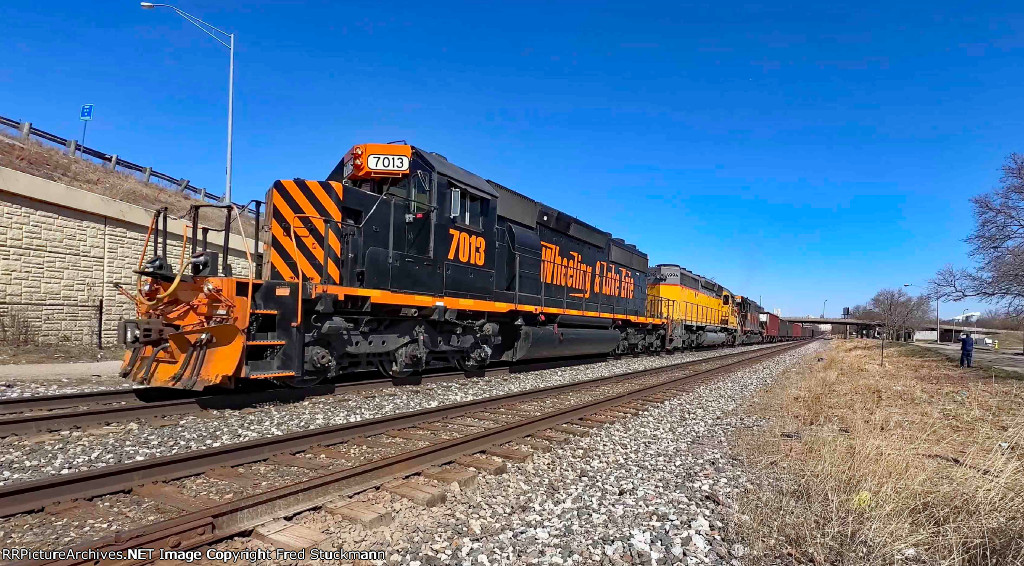 WE 7013 leads the shove.
